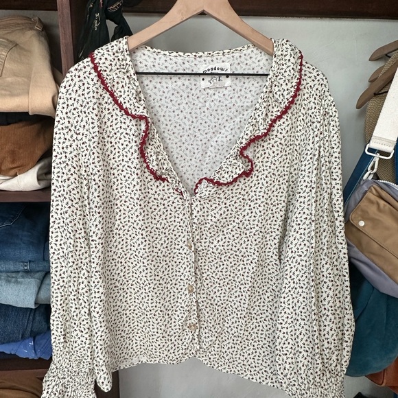 Meadows Floral Women's blouse with Red flowers - Picture 1 of 2